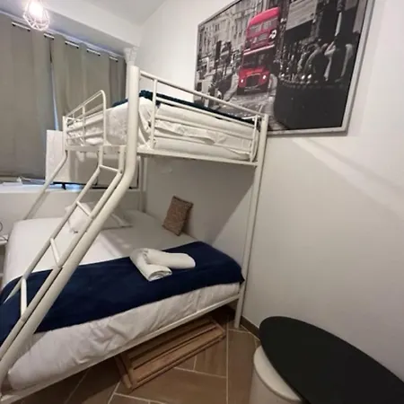Folie Renew Next Republique & Marais Aparthotel 4*